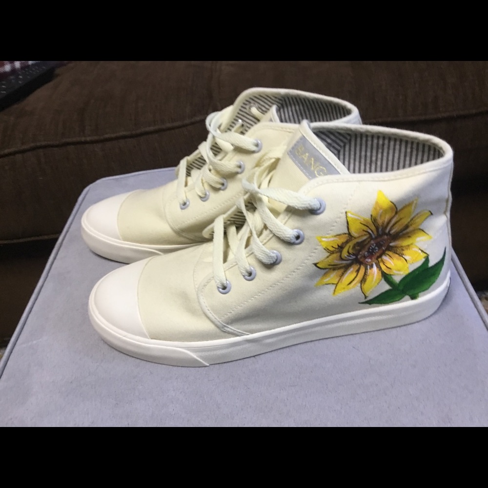 Hand painted sneaker